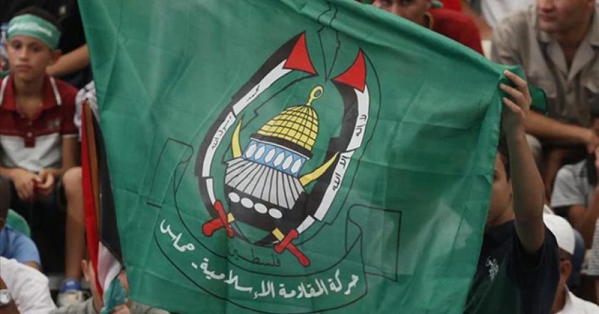 Hamas, Filistinlinin naaşını çatıdan atan İsrail askerlerinin öldürülmesine tepki gösterdi