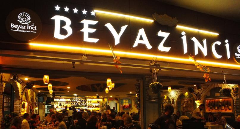 Boğaz Manzaralı Restoranlar: İstanbul’un En Büyüleyici Yemek Deneyimi