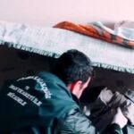 Uçakla gönderilen yasadışı Afgan göçmenler! Düğmeye basıldı. 2 kişi tutuklandı