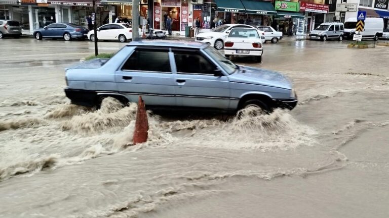 Birçok ilde görülmüş ve şiddetli ve dolu dolu