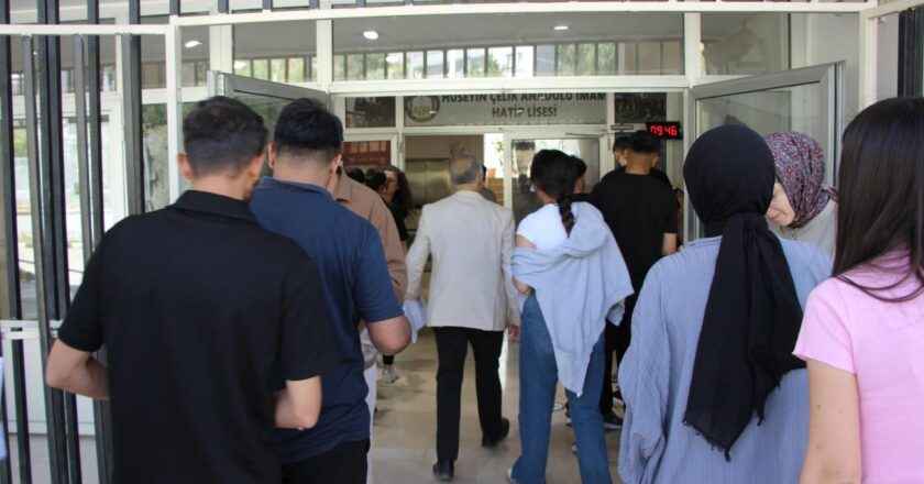 Üçüncü YKS oturumunun yabancı dil testi başladı