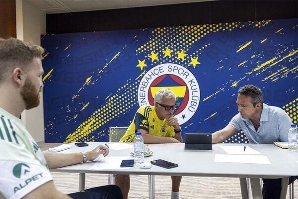 Fenerbahce Edson Alvarez resmen Kap'a transfer olduğunu bildirdi!