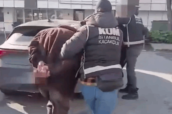 İstanbul ve Bursa'da kaçak sigara operasyonu: Milyonlarca makaron ele geçirildi: 13 tutuklu