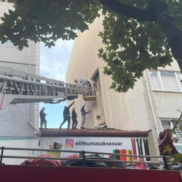 Polisten kaçmaya çalışırken bacaya sıkıştı.