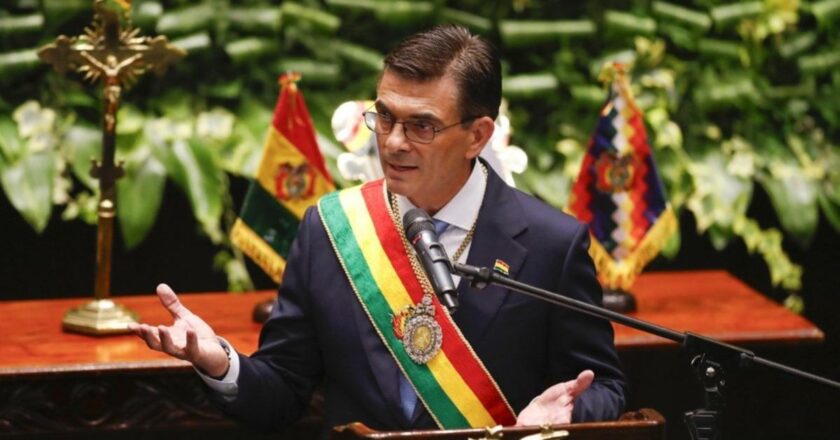 Bolivya'nın yeni başkanı Paz yemin etti.